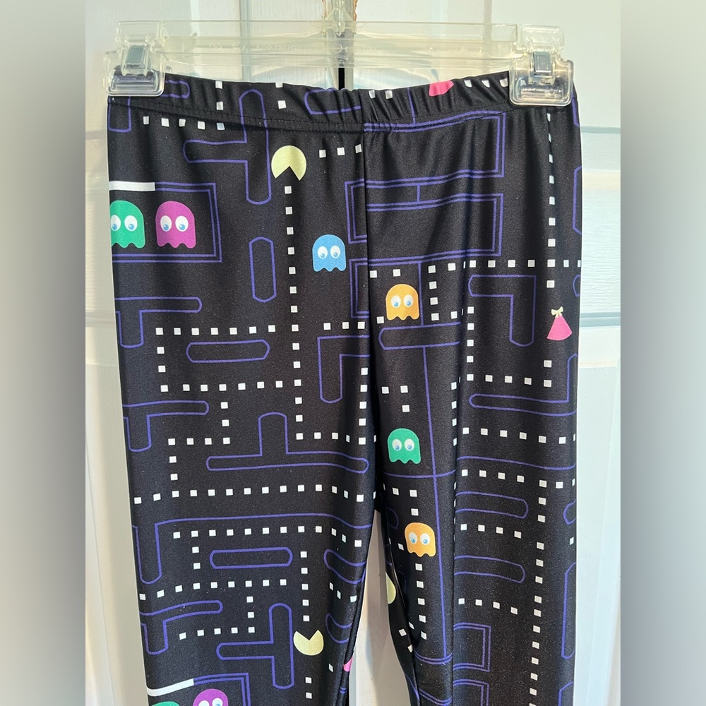 PAC-MAN Leggings! Classic Black & White Dot Paths and Colorful Characters